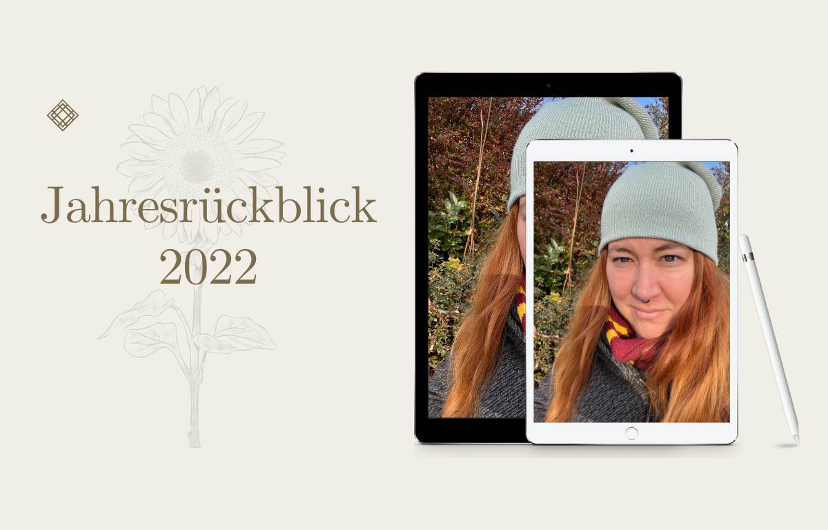 Foto von mir in einem Tablett, Schrift Jahresrückblick 2022, Sonnenblume als Hintergrund